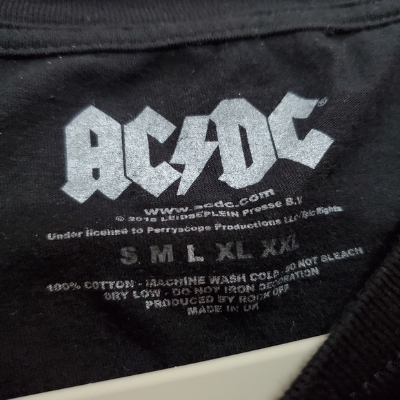 AC/DC "Blow Up Your Video" World Tour 1988 Band Tee - Picture 2 of 4